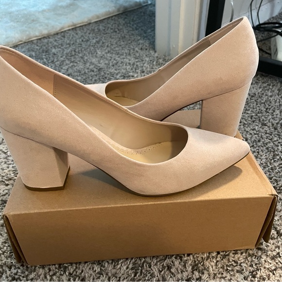 Rampage chunky heel pointed toe.  Excellent condition and worn 1 time on carpet. - Picture 5 of 5